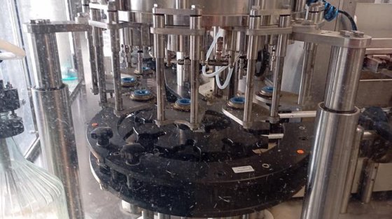 ガラス瓶洗浄機、充填機、キャッパー