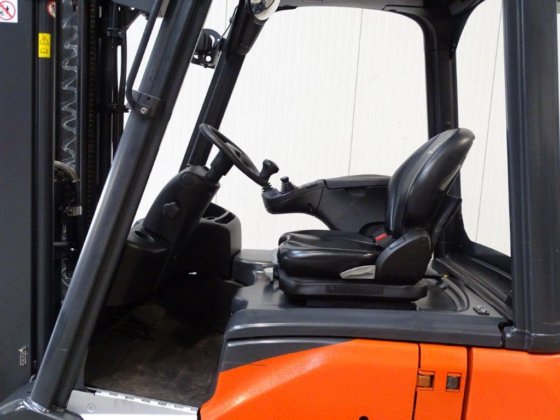 2019年林德E16C-02 - TRIPLEX电动三轮叉车