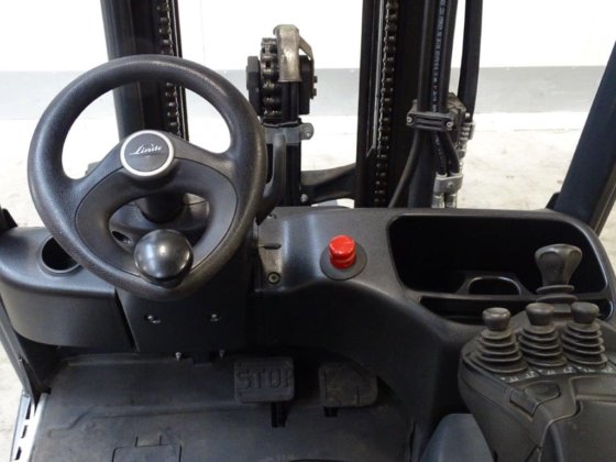 2019年林德E16C-02 - TRIPLEX电动三轮叉车