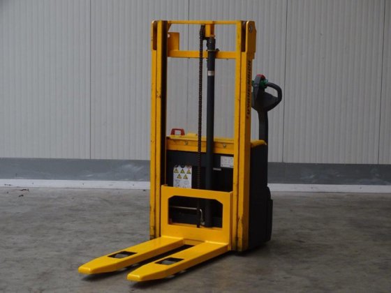 2008年永恒力EJC110堆高车