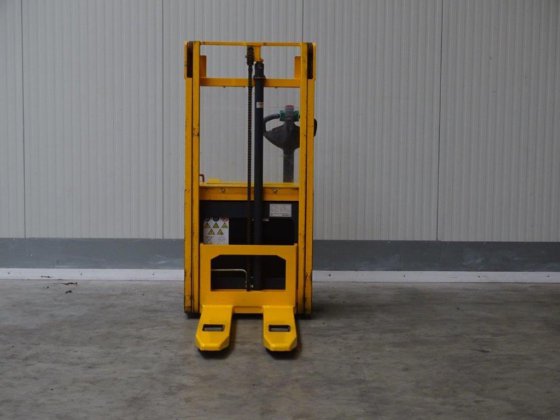 2008年永恒力EJC110堆高车