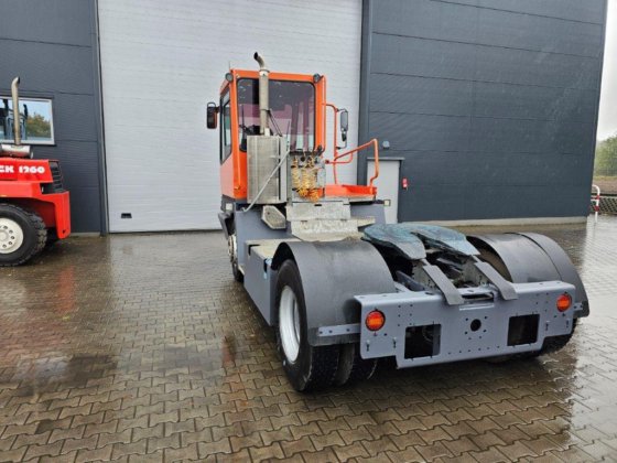 2013年特伯格YT182码头牵引车