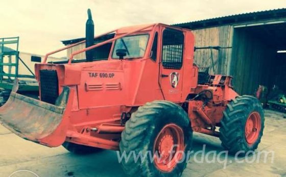 2 Articulated Skidders, 12 000