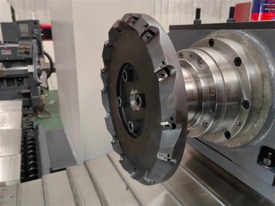 として Amada 中国の製造者の普遍的なフライス盤の製造業者の複式アパートの CNC のフライス盤