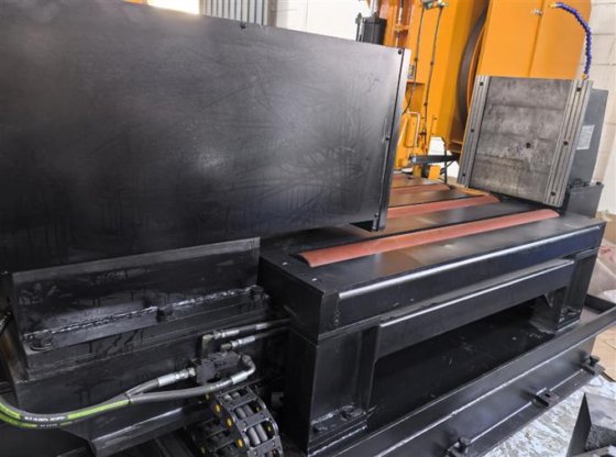 HZ-1310 工厂供应价格自动金属切割带锯床