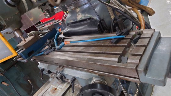 Ajax立式转塔铣床