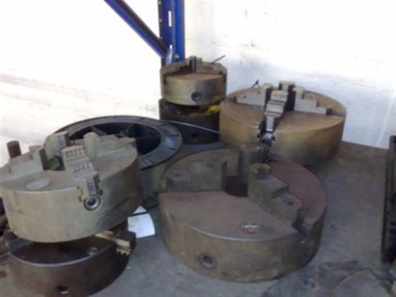 用于夹持焊接件定位器的卡盘