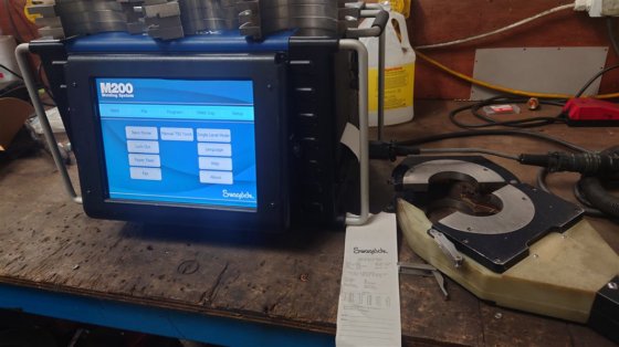 世伟洛克 M200 轨道焊接设备