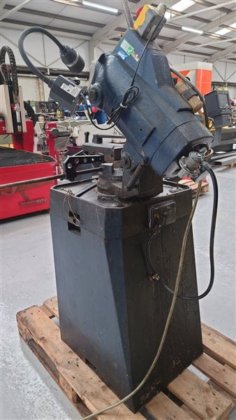 Fabris 冷圆下拉锯 240 伏机床