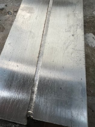 2kw 紧凑型光纤激光焊接机，3 相，带 V20 双摇摆焊头