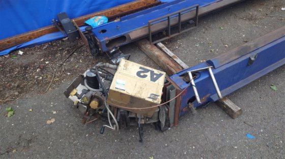 博德人民币立柱和吊杆