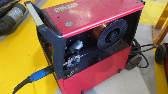 林肯 Powertec 300c MIG 焊接设备