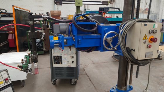 博德 PCB 柱和吊杆