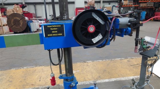 博德 PCB 柱和吊杆