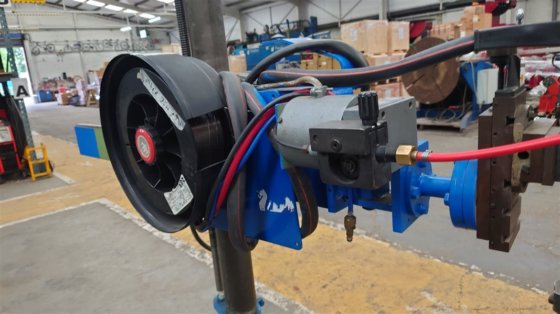 博德 PCB 柱和吊杆