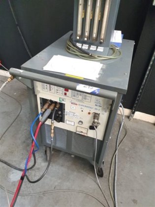 博德 PCB 柱和吊杆