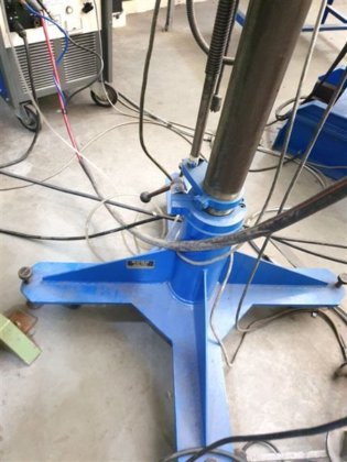 博德 PCB 柱和吊杆