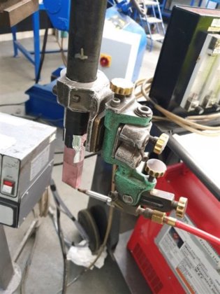 博德 PCB 柱和吊杆