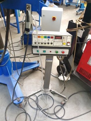 博德 PCB 柱和吊杆