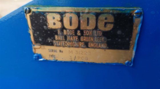 博德 PCB 柱和吊杆