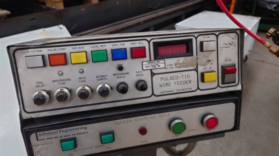 博德 PCB 柱和吊杆