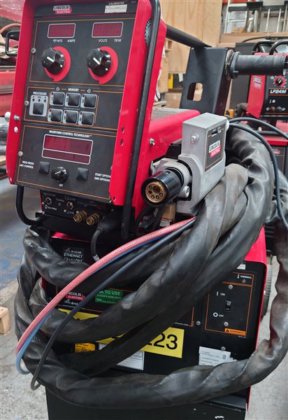 林肯 Powerwave MIG 焊接设备