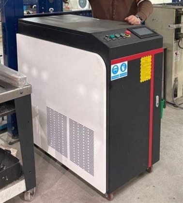 光纤激光焊接机 1.5kw，双摇摆头，带进料 220V 特殊焊接应用