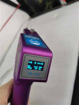 光纤激光焊接机 1.5kw，双摇摆头，带进料 220V 特殊焊接应用