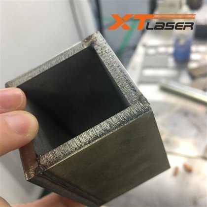 光纤激光焊接机 1.5kw，双摇摆头，带进料 220V 特殊焊接应用