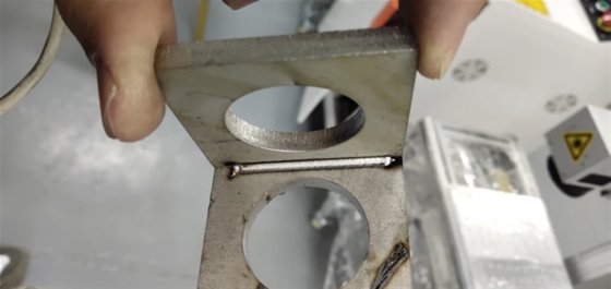 光纤激光焊接机 1.5kw，双摇摆头，带进料 220V 特殊焊接应用