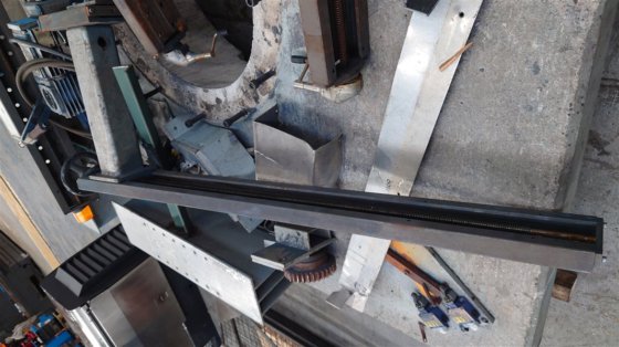 伊萨A6立柱和吊杆