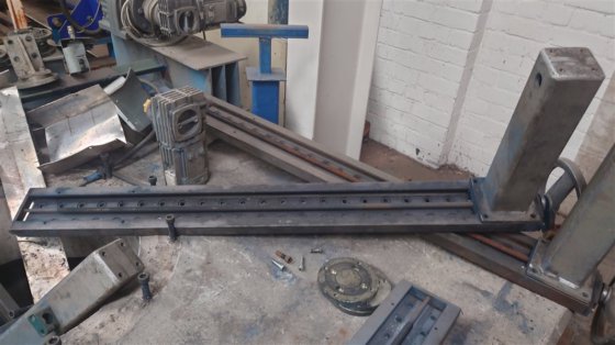 伊萨A6立柱和吊杆