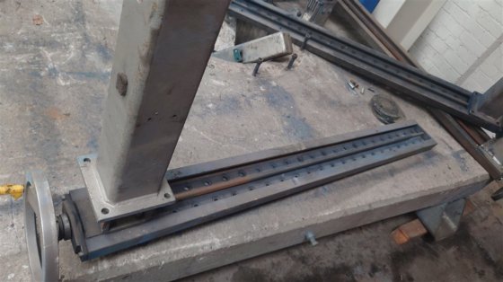 伊萨A6立柱和吊杆