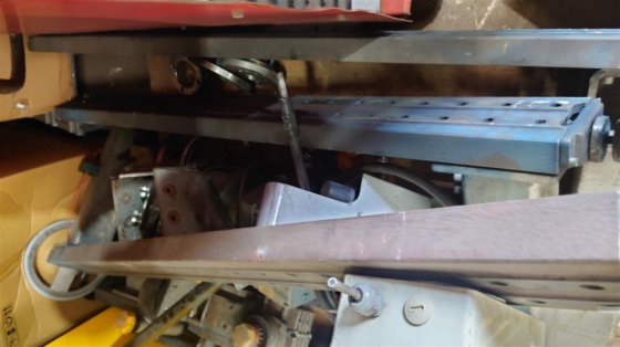 伊萨A6立柱和吊杆