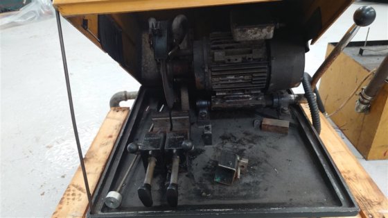 Buehler 磨料切割机 Metaserv 和泵机床