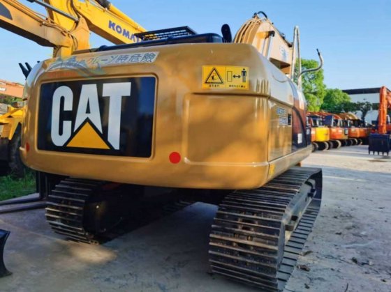 2020 CAT 320D2