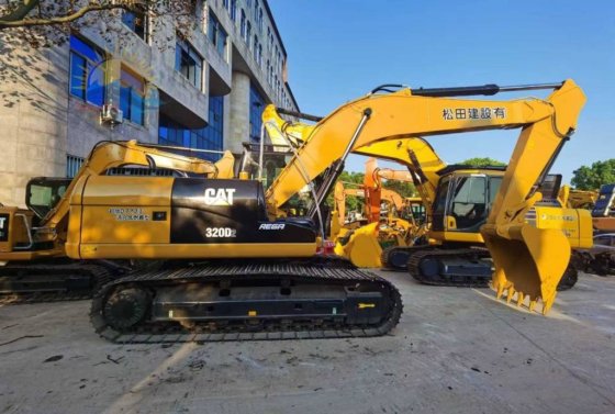 2020 CAT 320D2