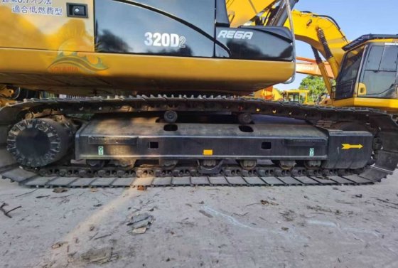 2020 CAT 320D2