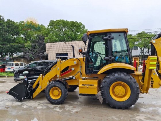 2025 CAT 420F