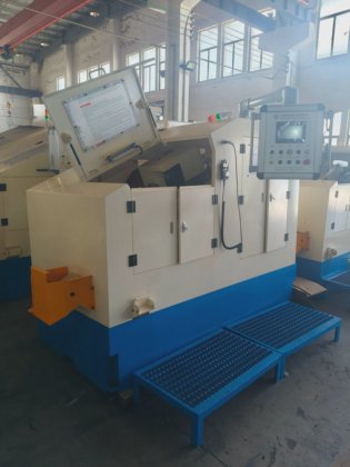 ボルトとネジのねじ転造機