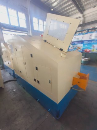 ボルトとネジのねじ転造機