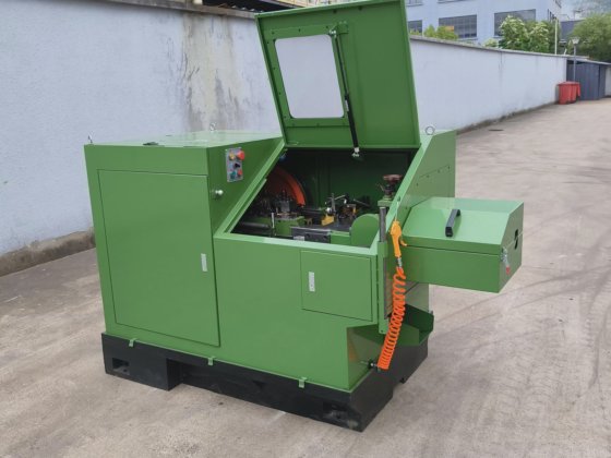 彩虹牌自动螺丝头机自动送料系统，适用于汽车零部件行业