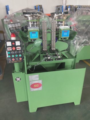 M10特別ナット部品用自動タップ機