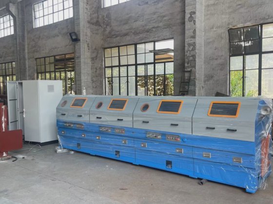 带滚筒的高产能拉丝机