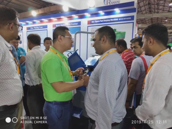 高精度强力压力机