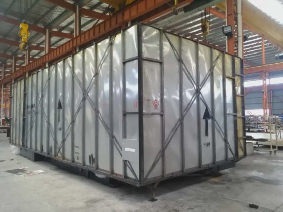 用于 300 毫米长度产品的 4 工位螺栓成型机