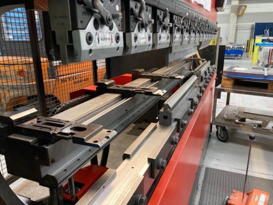 2000 Amada HFE 130.3