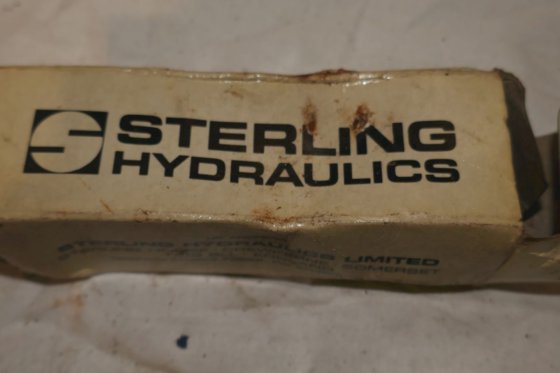 2003 Sterling Fluid Systems 圧力および流量制御バルブ