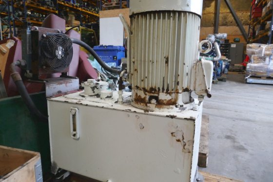 带油冷却器的液压油箱