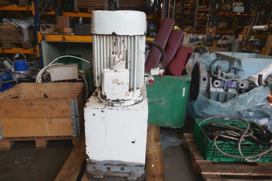 带油冷却器的液压油箱